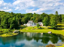 Secluded Estate • Optional Guest House Pond Playroom Gym Theater Sunny Pond by AvantStay, hotel en Austerlitz