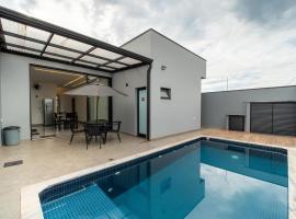 Casa Moderna Completa com Piscina Privativa, hotel in Pirassununga
