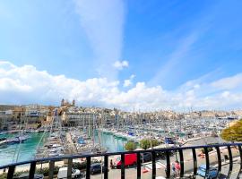 Vittoriosa Seafront Highly Furnished Apartment FL 4, hotel in Birgu