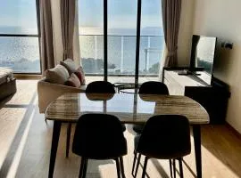 High end large sea view studio