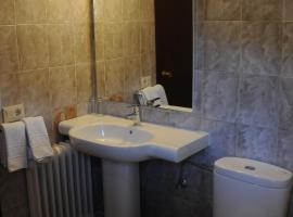 Hostal Noguera, Hotel in Llavorsí