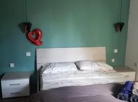 Airport Stay Comfortable accommodation with own bathroom Easy access