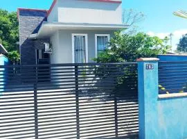 Casa confortável com 2 quartos, ar condicionado, à 600m do mar