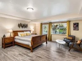 Pet Friendly Cottage on the River near Downtown
