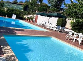 Villa Maria sulla spiaggia di Marina di Zambrone nel residence La Quercia, hotel v destinaci Mandaradoni