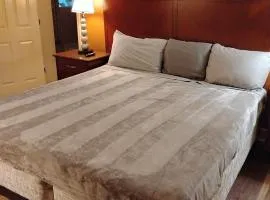 Gated 1 King Bedroom 1 Bath Apt with Full Kitchen 129