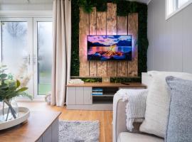 Silverdale Lodge, HotTub, Wi-FI, Quiet & Sleeps 4, hotel v destinaci Warton