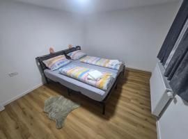 Zweibettzimmer mit Gemeinschaftsbad und Küche Großenbach, hotel din Hünfeld