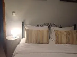 Family Room's Eirini