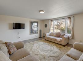 3 Mi to Downtown Mountain-View Riverton Retreat!, Hotel in Riverton