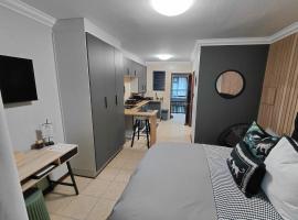 Bloome Studio situated at Bains Game Lodge, hótel í Bloemfontein