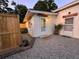 Vintage Vogue Suite, Patio Fire Pit Grill, WI-FI