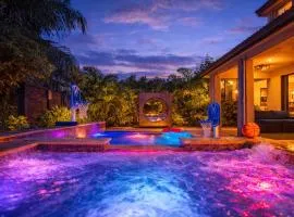 Lakefront Glow Villa, 4K Cinema, Heated Pool & Spa Miami