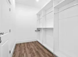 Large Lux Home,Private Pool,Spa,Backyard, 6 Bdrms, Beach,Wharf, OWA 15 Mins Away