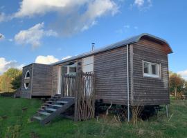 Zirkuswagen auf Rädern, Tinyhouse, Tinyhaus, auf grüner Wiese, ländlich, nahe Hamburg, hotel din Hammah