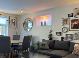 Spacious Private House - Big Garden & Free Parking