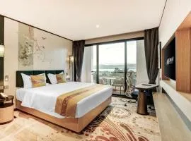 April Hotel