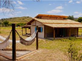 Casa de Campo Paraibuna com Lareira e Fogo de chão, hôtel à Paraibuna