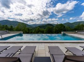 Cabanele CARMEL، فندق في Muntele Rece