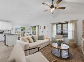 Cozy Coastal Cottage Minutes to Beach and Downtown