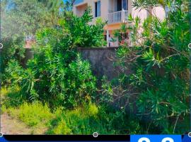 Large house at the beach., hotel v mestu Grigoleti