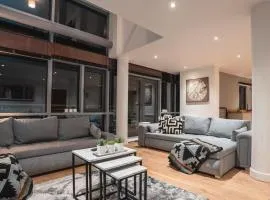 River View - Triplex Penthouse - Sleeps 14