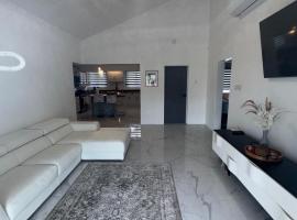 Azure Stay- Ocho Rios, hotel s parkovan&iacute;m v destin&aacute;cii Kupuis