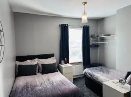 House in Hemingfield, Ideal for Contractors and Long Stays