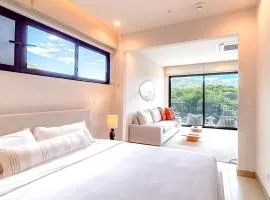 Palm & Breeze, Nature Views & Beach Club