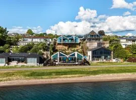 Roam Taupo Lake Front Unit 2 - Spa Pool