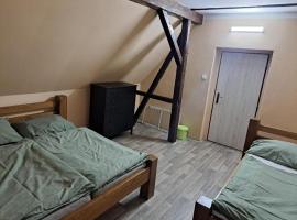 Chata Na Rozcestí – hotel w mieście Loučná pod Klínovcem