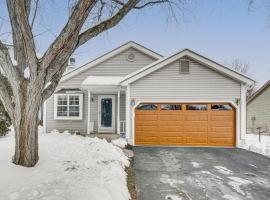 Castlerea Casa! Columbus Area Home with Yard, Hotel in Hilliard