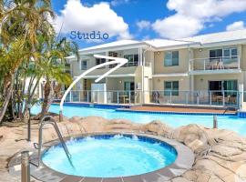 Oaks Pacific Blue Resort - Sea Salt Studio, hotell med parkering i Salamander Bay