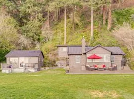 Private 3-Acre Beach! Family Retreat in Freeland