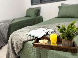 Acolhedora casa de 03 quartos, hôtel à Passos