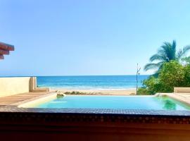 Private Entire Floor - Beachfront - Casa 3 Lunas, hotel a Playa Agua Blanca