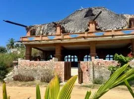 Beachfront - Private Floor, 4 Rooms - Casa 3 Lunas