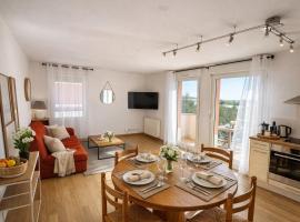 Appartement lumineux avec parking gratuit - Rennes chantepie, Hotel in Chantepie