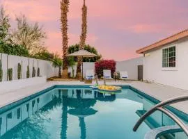 Casa Piña by AvantStay Vibrant Palm Springs Oasis w Colorful Stylish Design