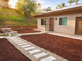 Amazing Guest House near Monserate Winery with 360 Mountain Views, hotel di Fallbrook