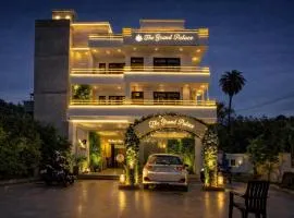 The Grand Palace Hotel And Lawn