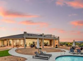 Fallbrook by AvantStay Secluded Home on 40acres wPool Rooftop Trails