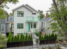 FIFA 2026 vancouver luxury stay sleeps 7 free parking city center