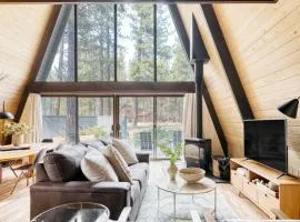 Alder by AvantStay Moody Retreat: Patio Hot Tub in Sunriver