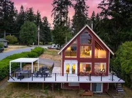 Polnell Point Lookout by AvantStay Water Views Hot Tub Large Patio