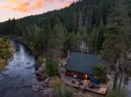 Riversong Lodge by AvantStay Sauna Hot Tub On The Truckee River, hotel en Truckee