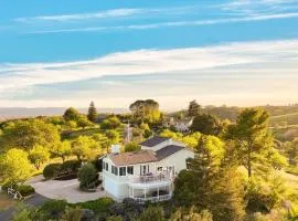 Stunning Escape • Hot Tub Panoramic View Prime Location Hilltop by AvantStay