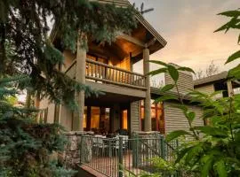 Conifer by AvantStay Secluded Cabin Amongst the Trees w Hot Tub