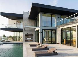 Belleza by AvantStay Hilltop Mansion w Pool Panoramic Views Ultra Modern Interior, Hotel in Glen Ellen