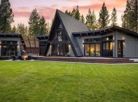 Newly Built • Sauna • Hot Tub • Cold Punge Lazy River Glamp-House by AvantStay